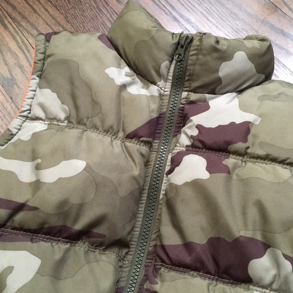 Old navy camo puffer winter vest M 8 - Picture 2 of 7